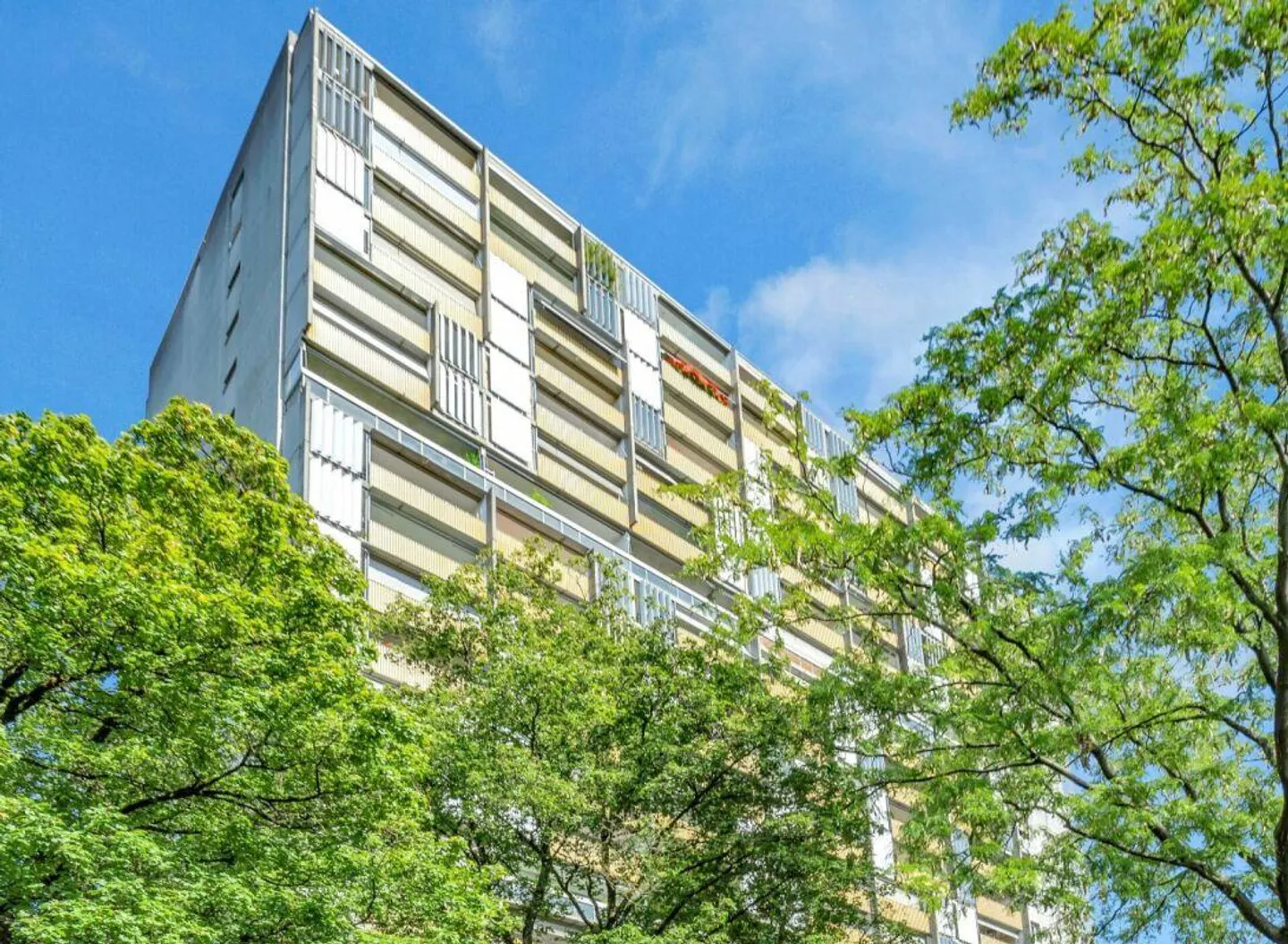 4.5-ROOM APARTMENT WITH PARKING SPACE IN BUILDING RIGHTS - Photo 11 of 12