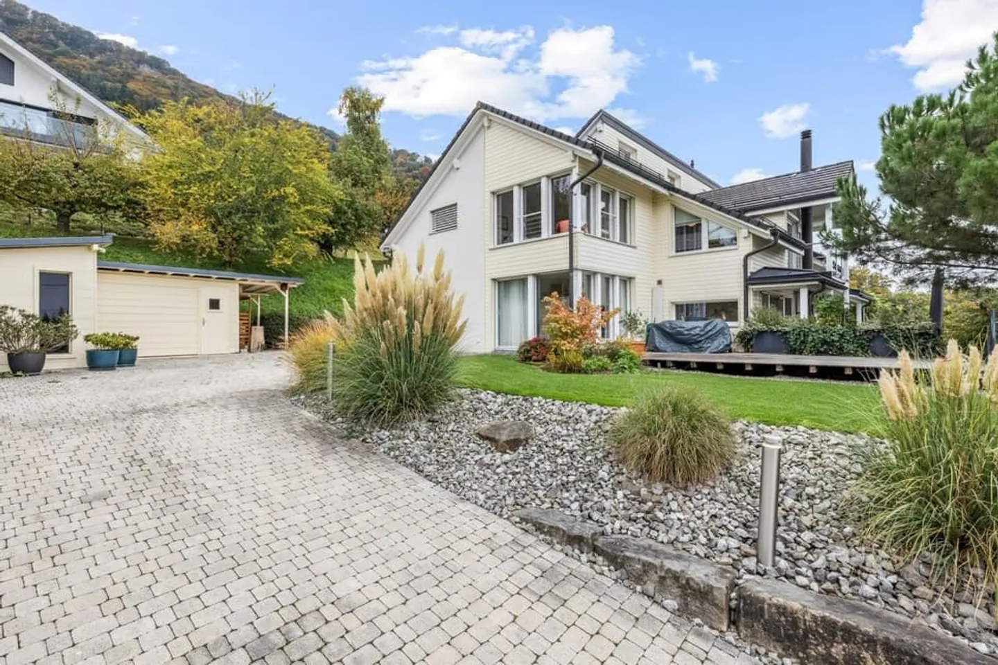 Contemporary Villa 300m² - Privileged Setting in Blonay - Photo 1 of 11