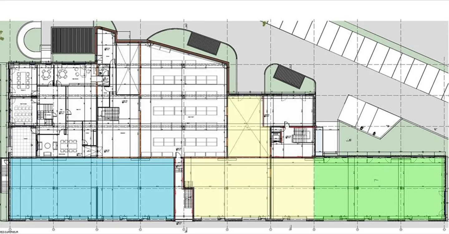 Mixed-use building for rent - Photo 2 of 11