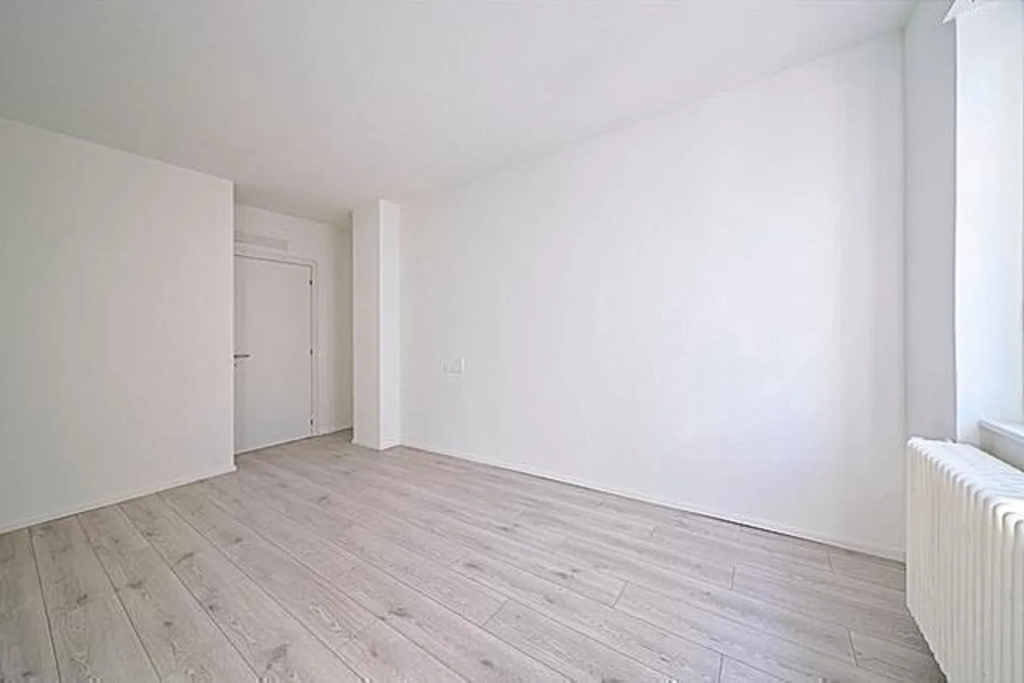 Grand appartement de 4.5 pièces entièrement rénové à Chiasso - Photo 4 sur 8