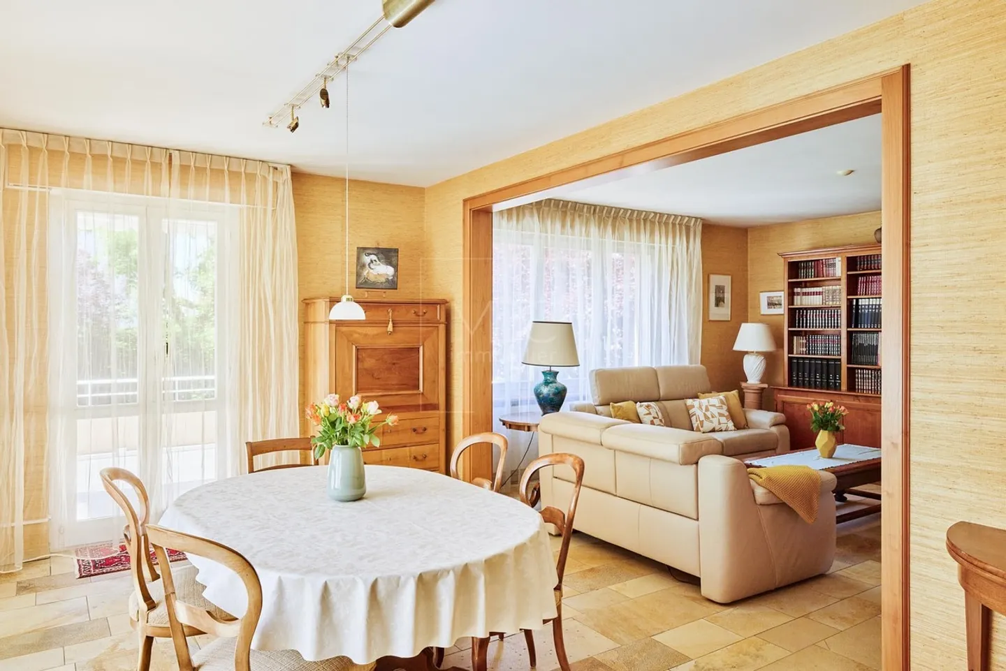 Beautiful bright individual villa with nice garden in Payerne - Photo 2 of 14