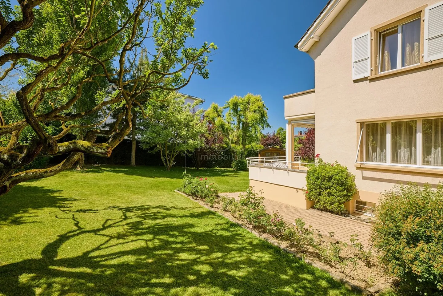 Beautiful bright individual villa with nice garden in Payerne - Photo 1 of 14