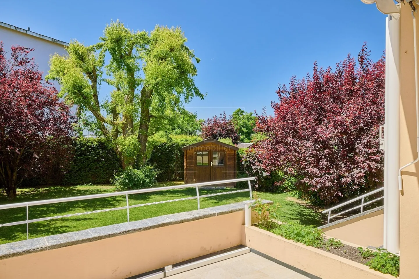 Beautiful bright individual villa with nice garden in Payerne - Photo 12 of 14