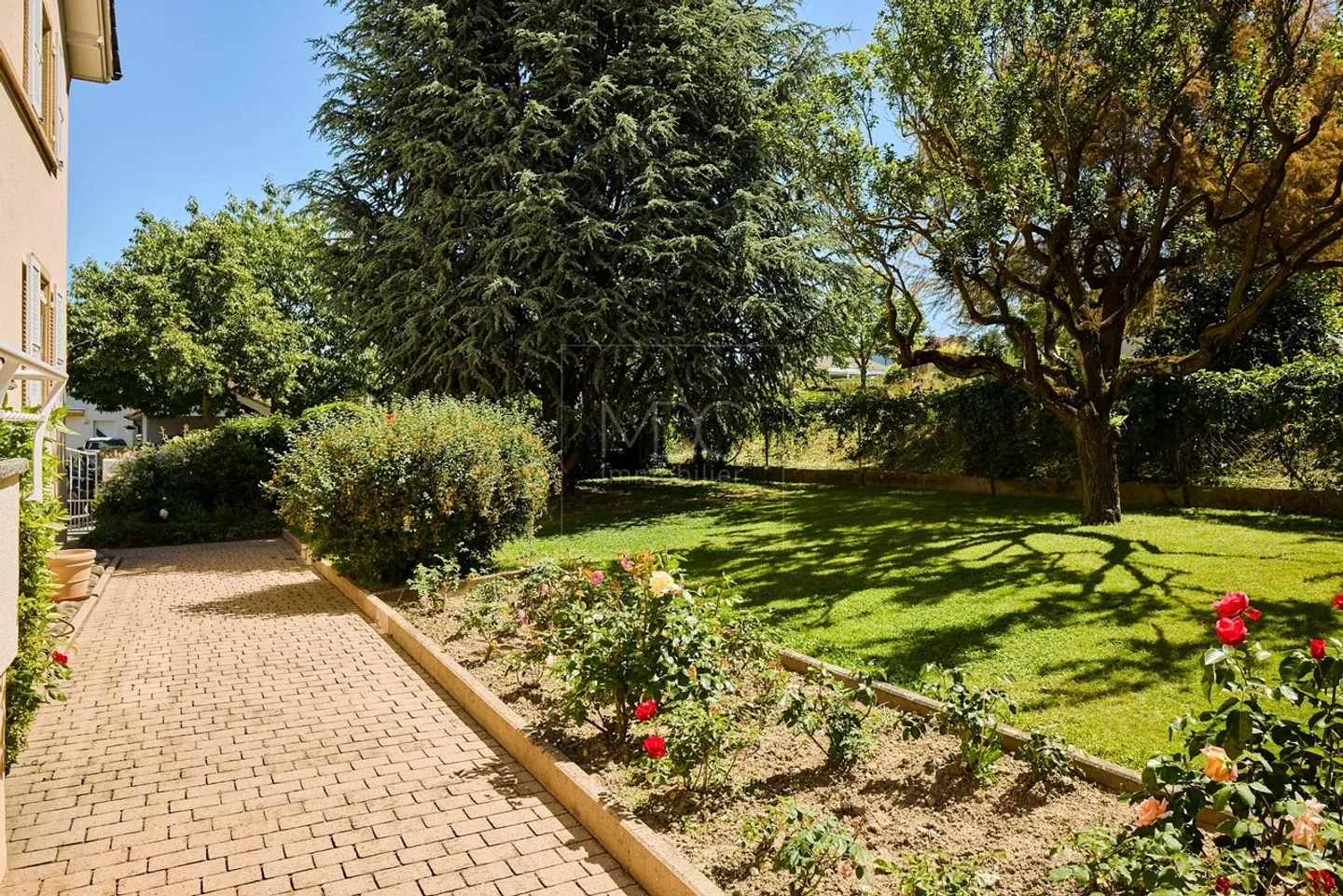 Beautiful bright individual villa with nice garden in Payerne - Photo 13 of 14