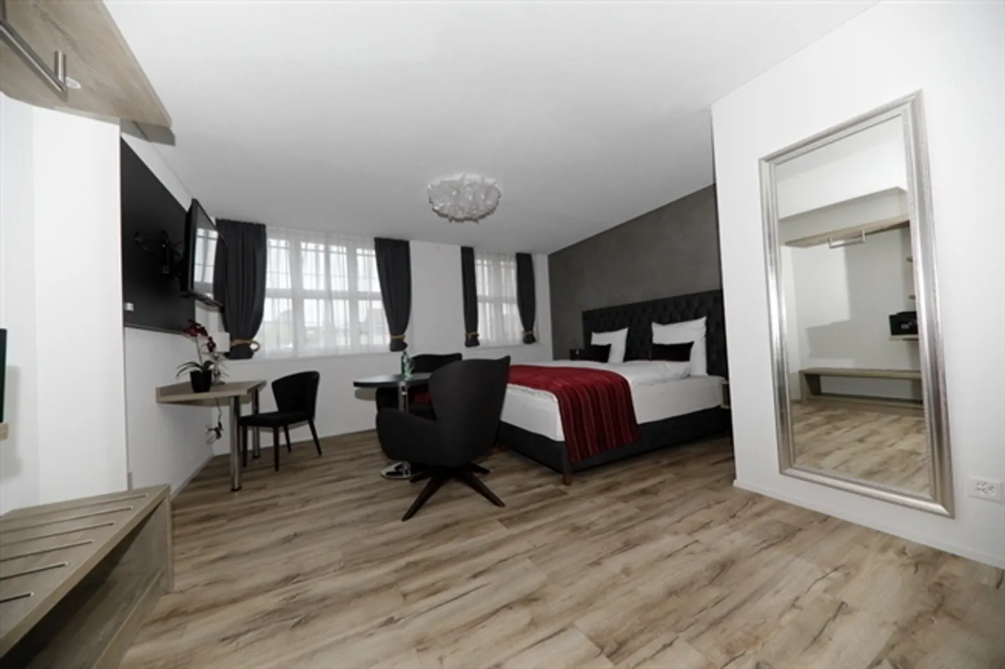 1 ROOM APARTMENT IN REICHENBURG (SZ), FURNISHED - Photo 4 of 7