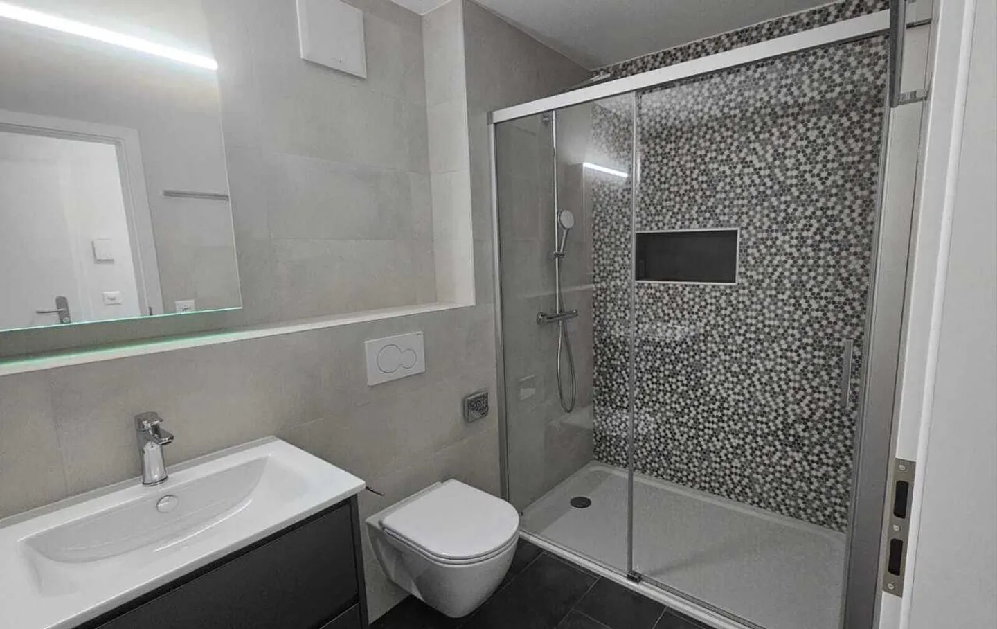 New 3.5 room apartment of approx. 77 m2 in the center of Domdidier / FR - Photo 8 of 10