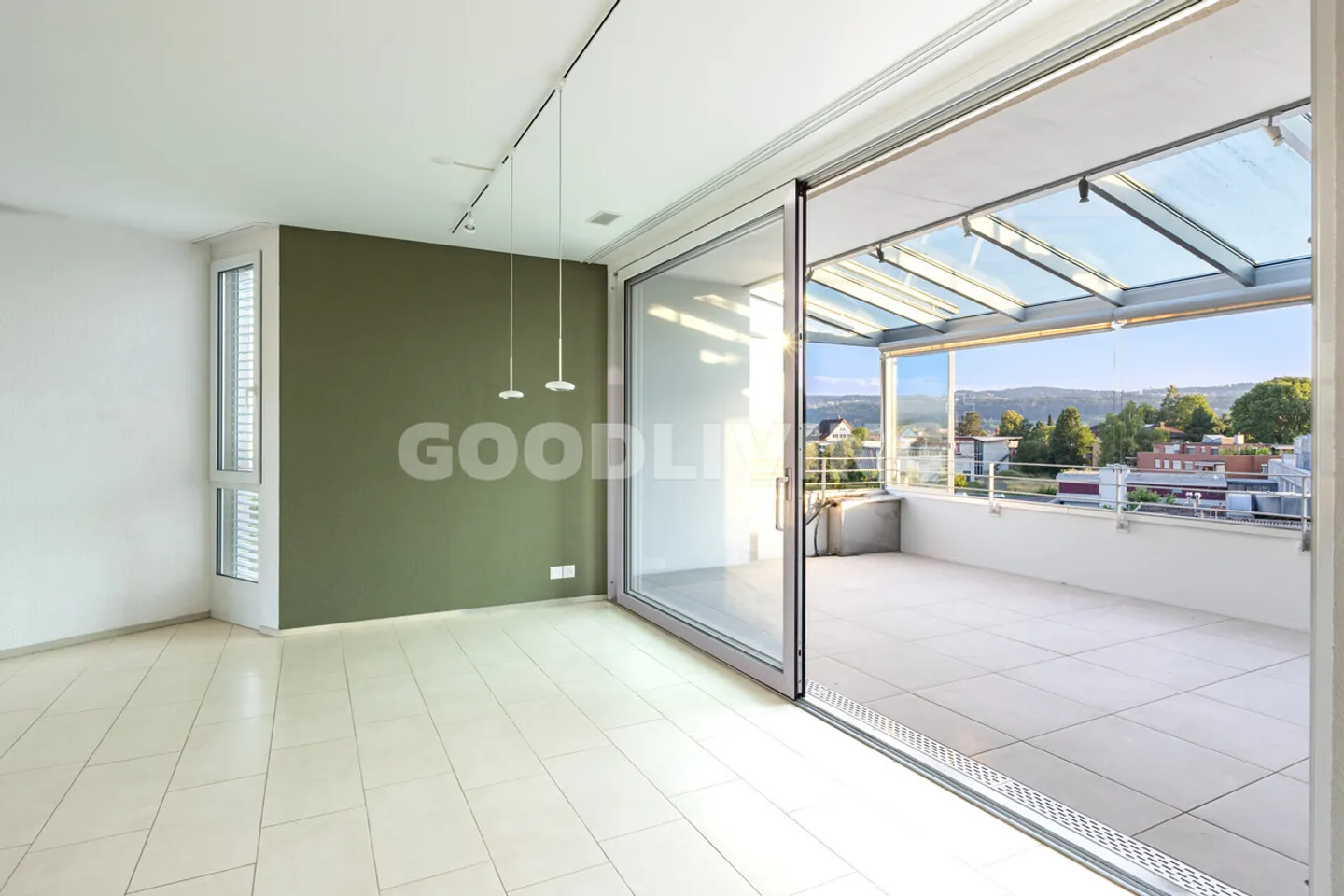 Living comfort with large terrace - Photo 3 of 7