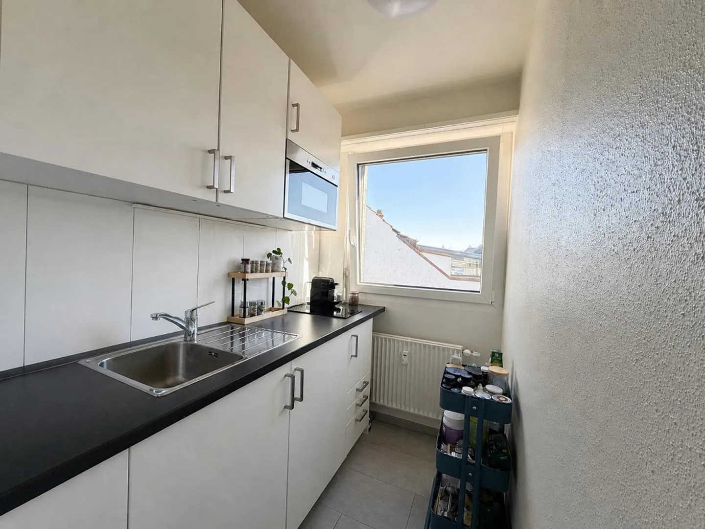 Appartamento ristrutturato con vista sui tetti di Basilea - Foto 6 di 12