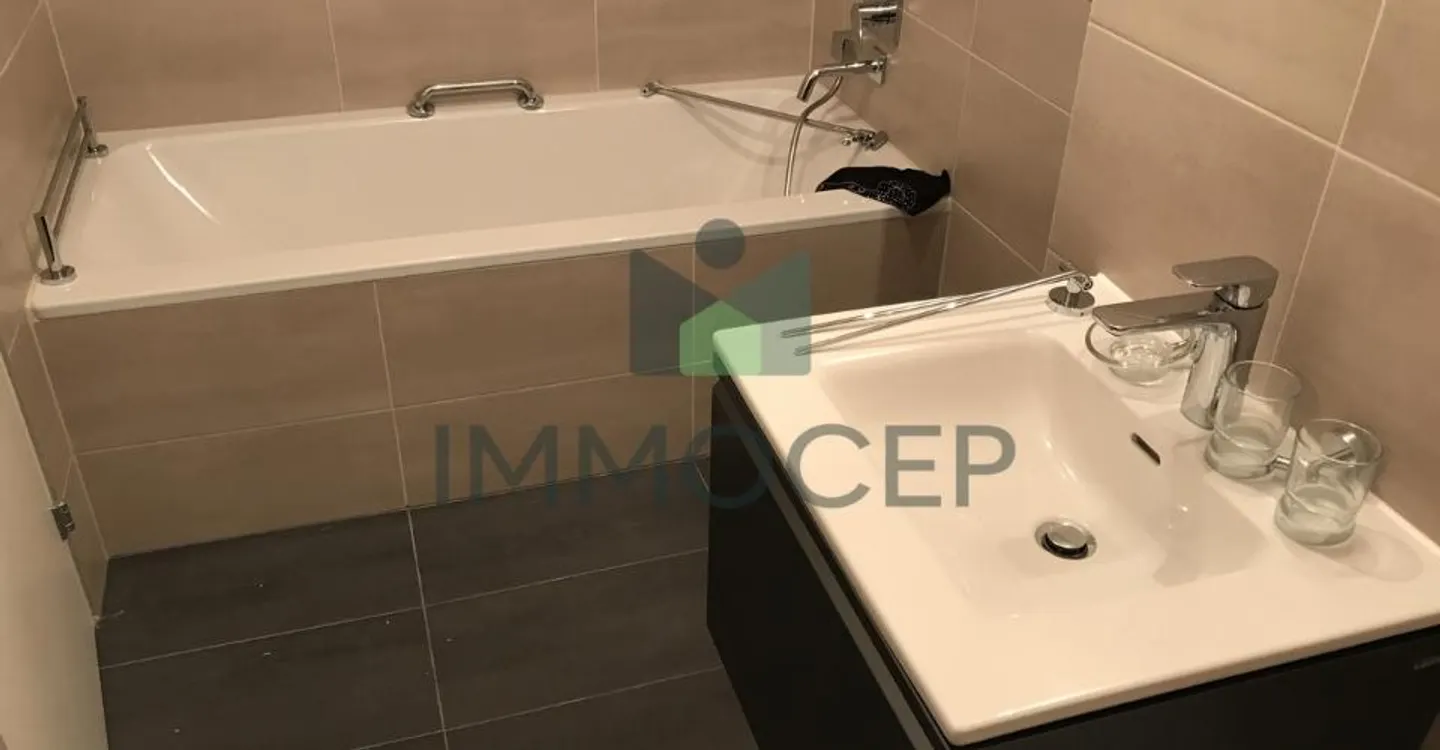 Exklusivität: Großes 4-Zimmer-Apartment von 84 m2 in Eaux - Vives - Foto 5 von 9