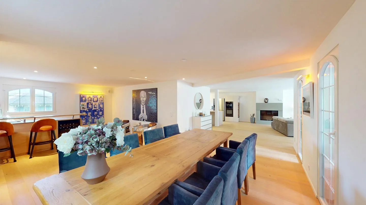 Prime Location in Binningen: Modern 6-Room Single-Family House with Pool - Photo 5 of 14