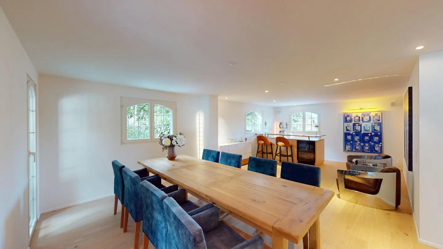 Prime Location in Binningen: Modern 6-Room Single-Family House with Pool - Photo 7 of 14