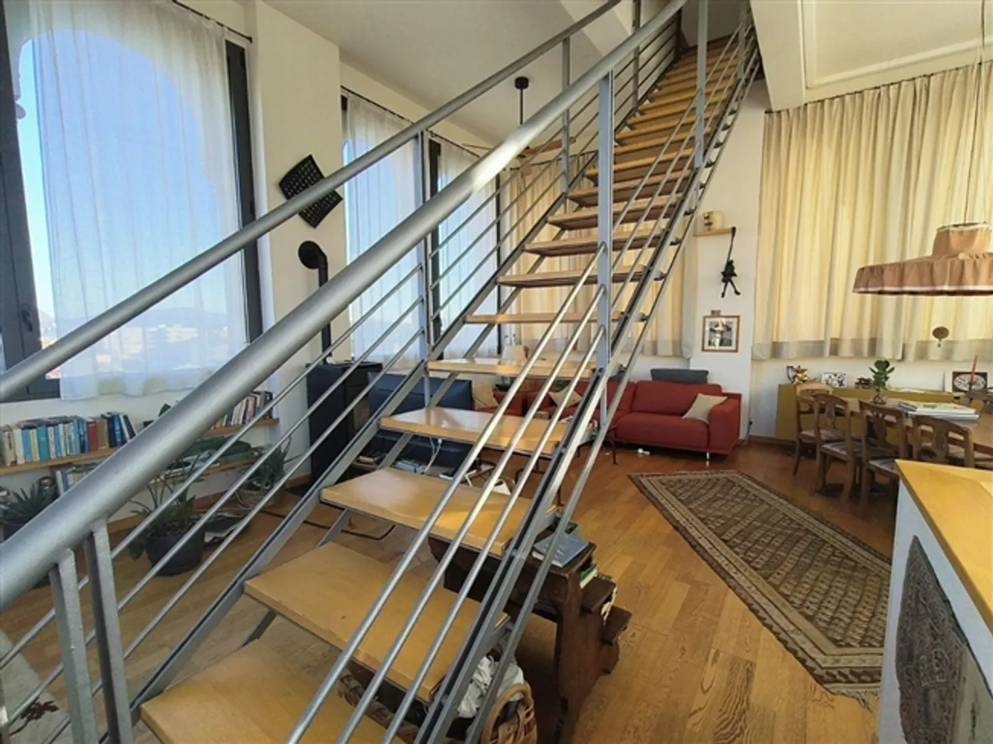 «Elegante Dachgeschosswohnung in historischem Palazzo mit hochwertigen Ausstattungen / Elegante appartamento all’ultimo piano in Palazzo storica» - Foto 3 von 17