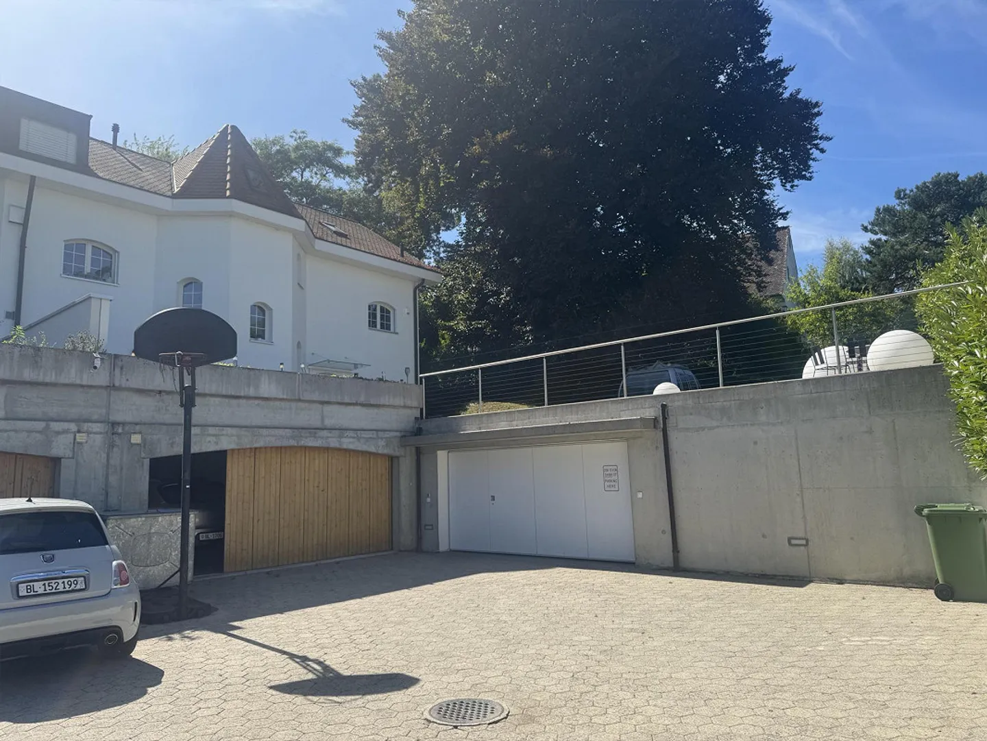 Prime Location in Binningen: Modern 6-Room Single-Family House with Pool - Photo 14 of 14