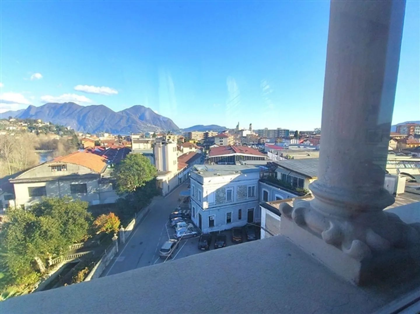 «Elegante Dachgeschosswohnung in historischem Palazzo mit hochwertigen Ausstattungen / Elegante appartamento all’ultimo piano in Palazzo storica» - Foto 8 von 17