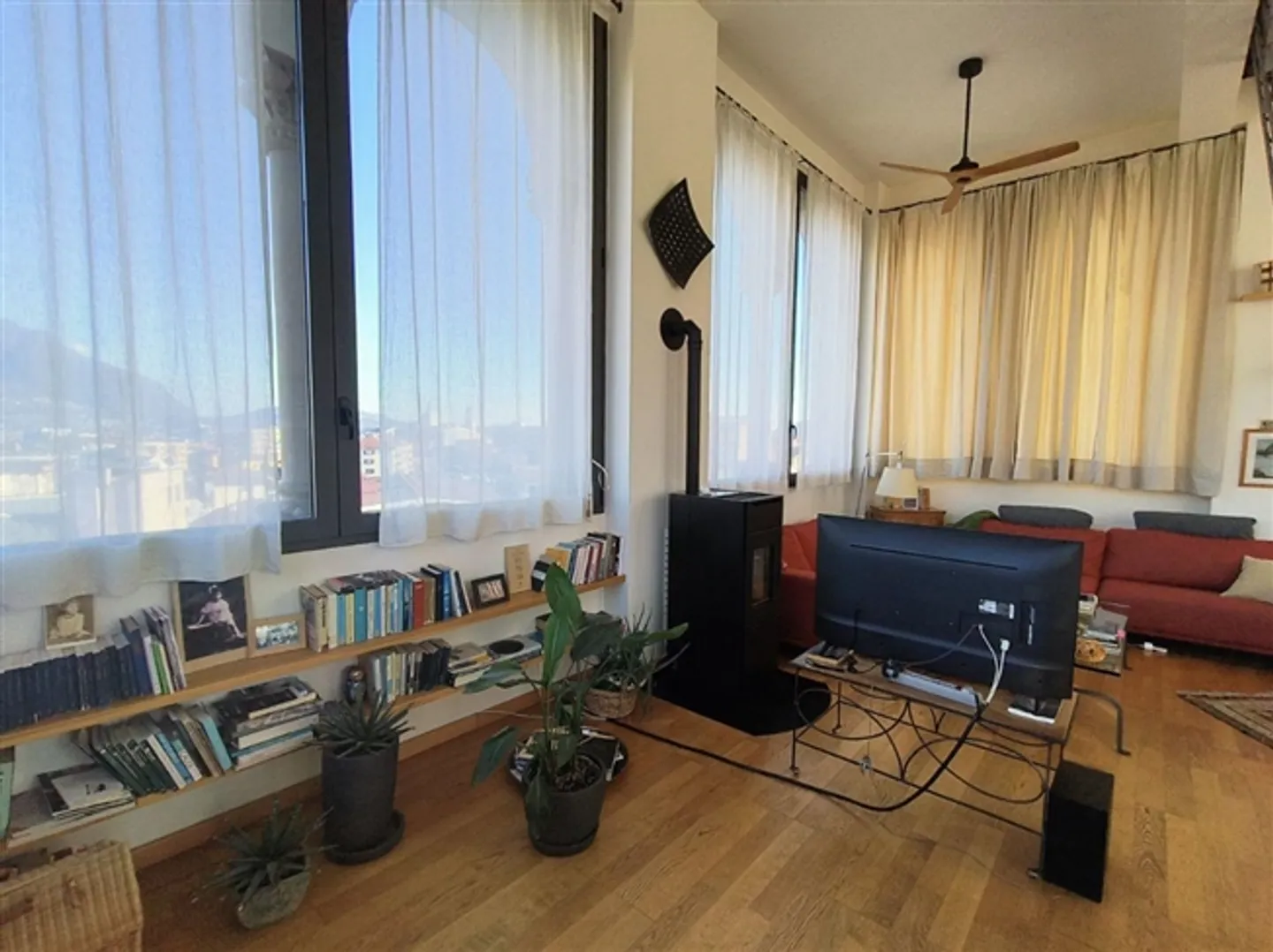 «Elegante Dachgeschosswohnung in historischem Palazzo mit hochwertigen Ausstattungen / Elegante appartamento all’ultimo piano in Palazzo storica» - Foto 9 von 17