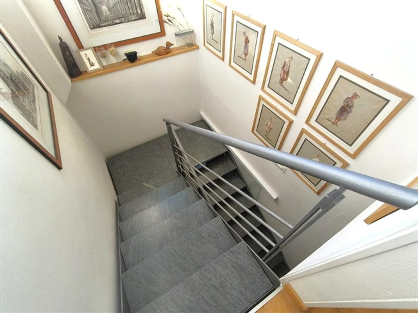 «Elegante Dachgeschosswohnung in historischem Palazzo mit hochwertigen Ausstattungen / Elegante appartamento all’ultimo piano in Palazzo storica» - Foto 12 von 17