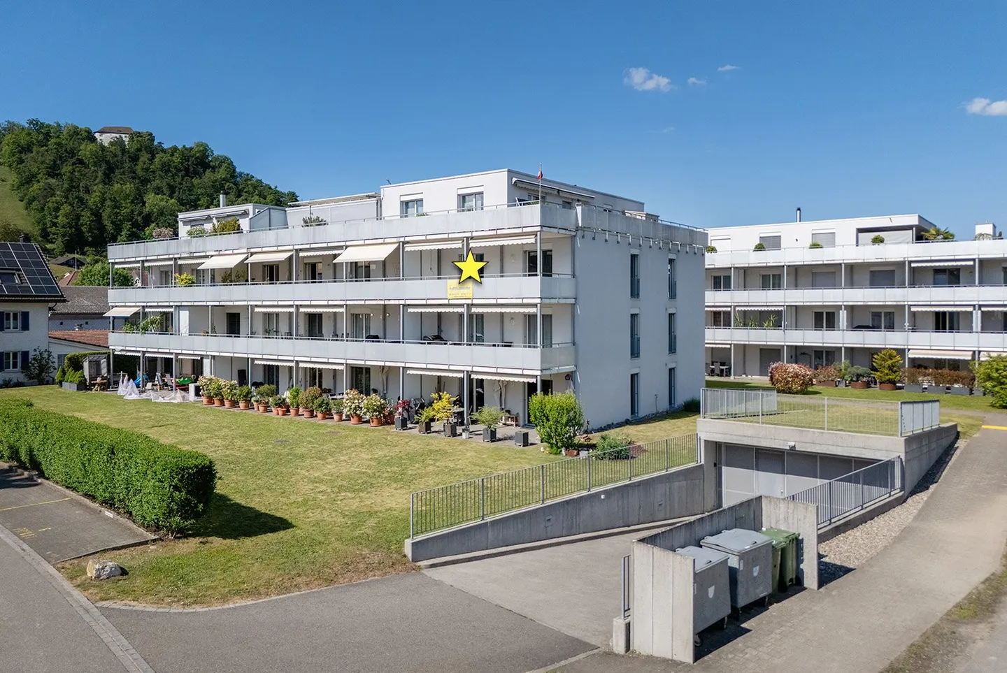 Condominio attraente di 4,5 stanze con grande balcone soleggiato - Foto 1 di 15