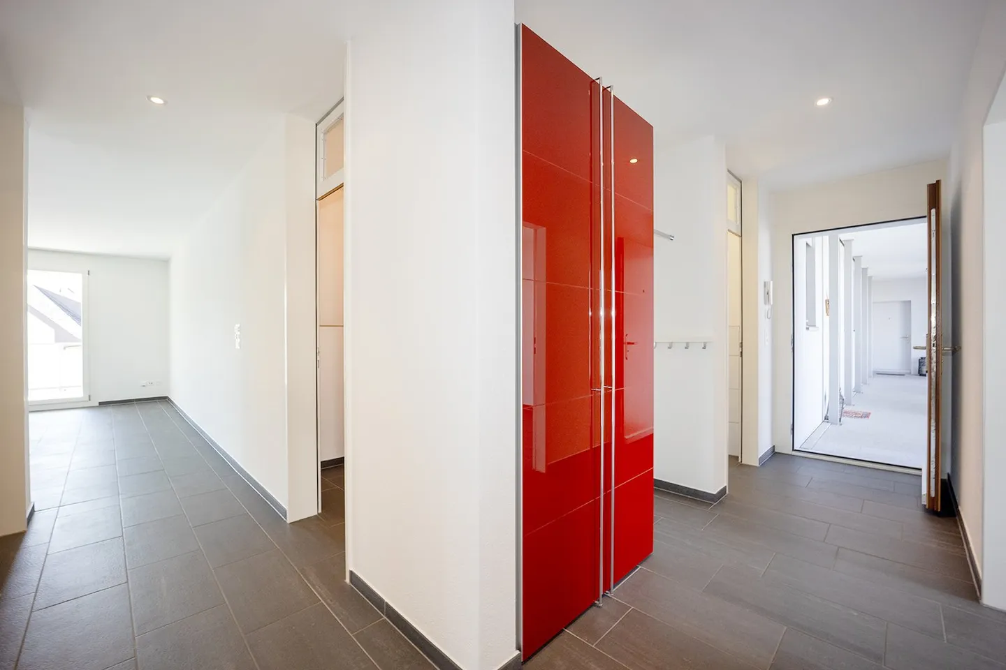 Condominio attraente di 4,5 stanze con grande balcone soleggiato - Foto 5 di 15