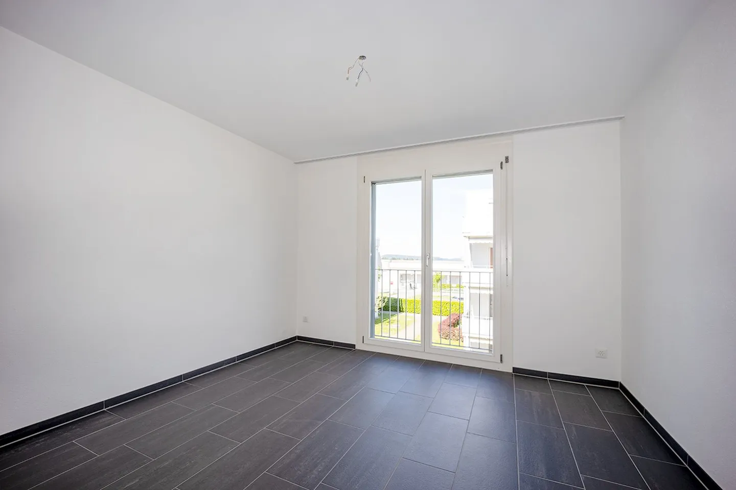 Condominio attraente di 4,5 stanze con grande balcone soleggiato - Foto 7 di 15