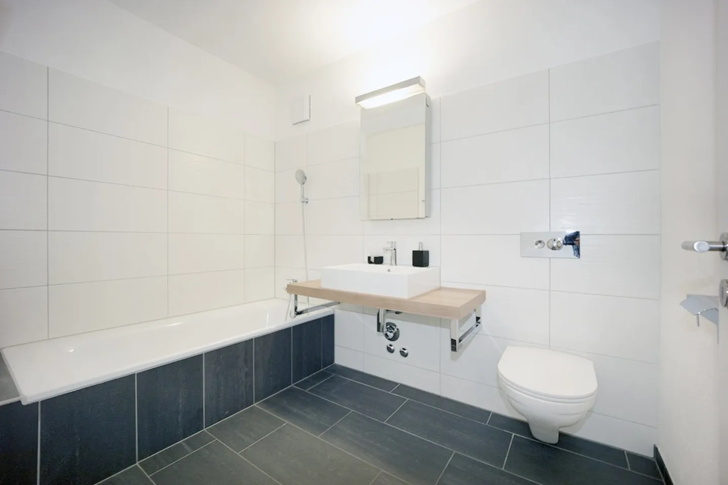 Condominio attraente di 4,5 stanze con grande balcone soleggiato - Foto 9 di 15