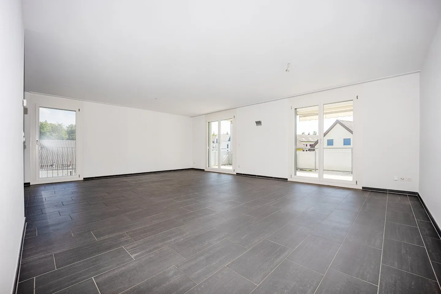 Condominio attraente di 4,5 stanze con grande balcone soleggiato - Foto 10 di 15