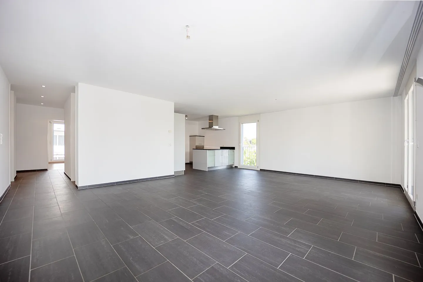 Condominio attraente di 4,5 stanze con grande balcone soleggiato - Foto 11 di 15