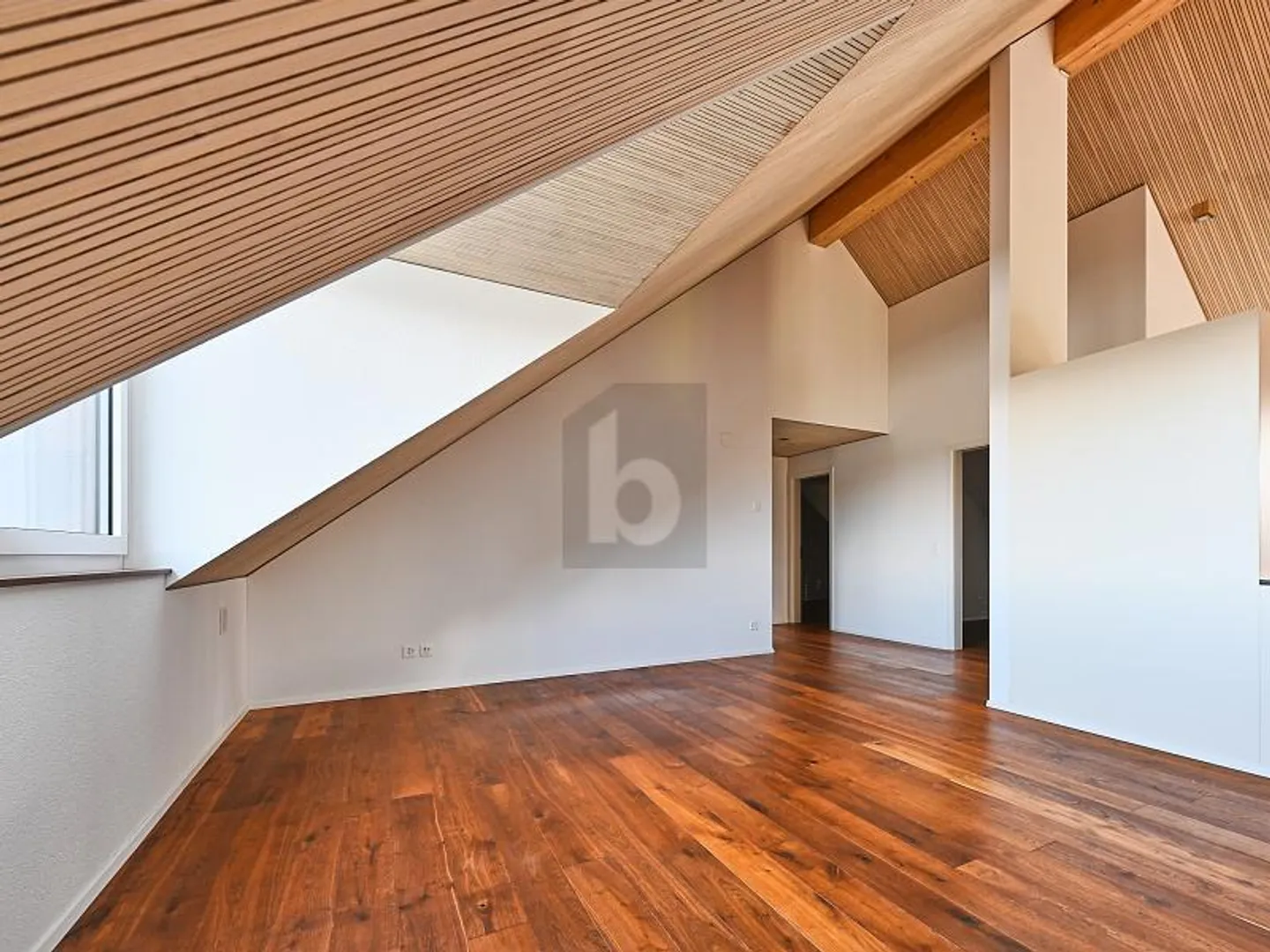 UNA CASA CON UNA SENSAZIONE DI VIVERE PARTICOLARE - Foto 3 di 6