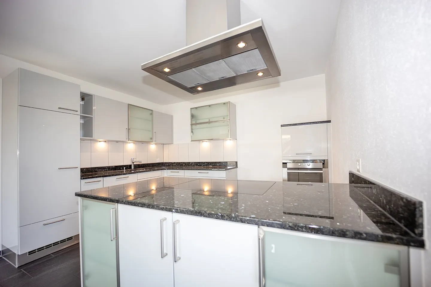 Condominio attraente di 4,5 stanze con grande balcone soleggiato - Foto 12 di 15