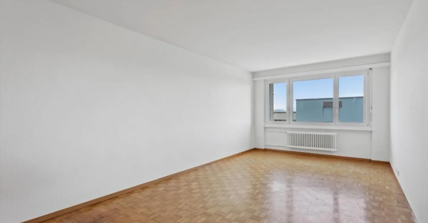 2-room apartment - close to amenities - Photo 2 of 9