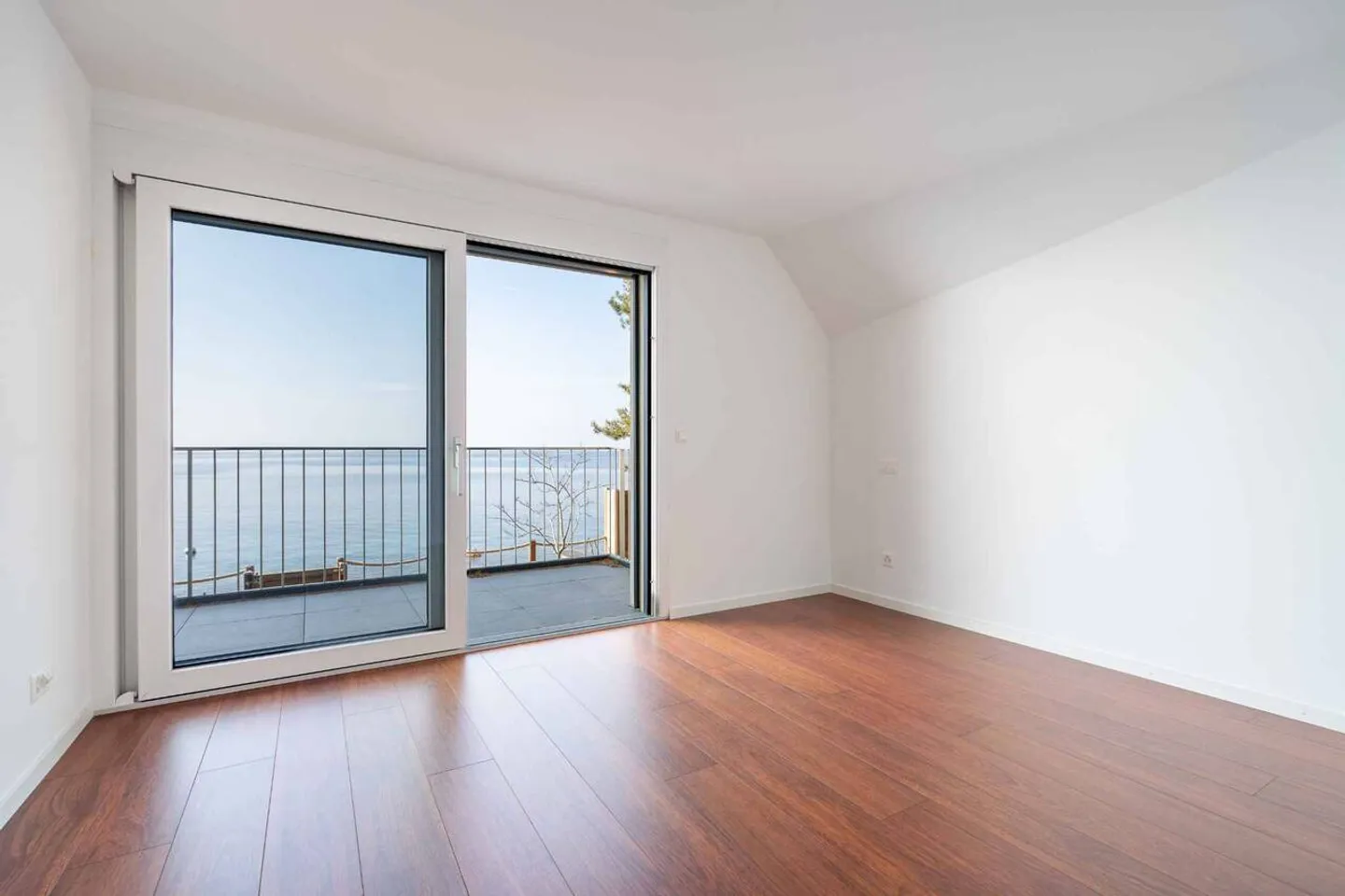 Moderne Villa am See - Foto 6 von 7