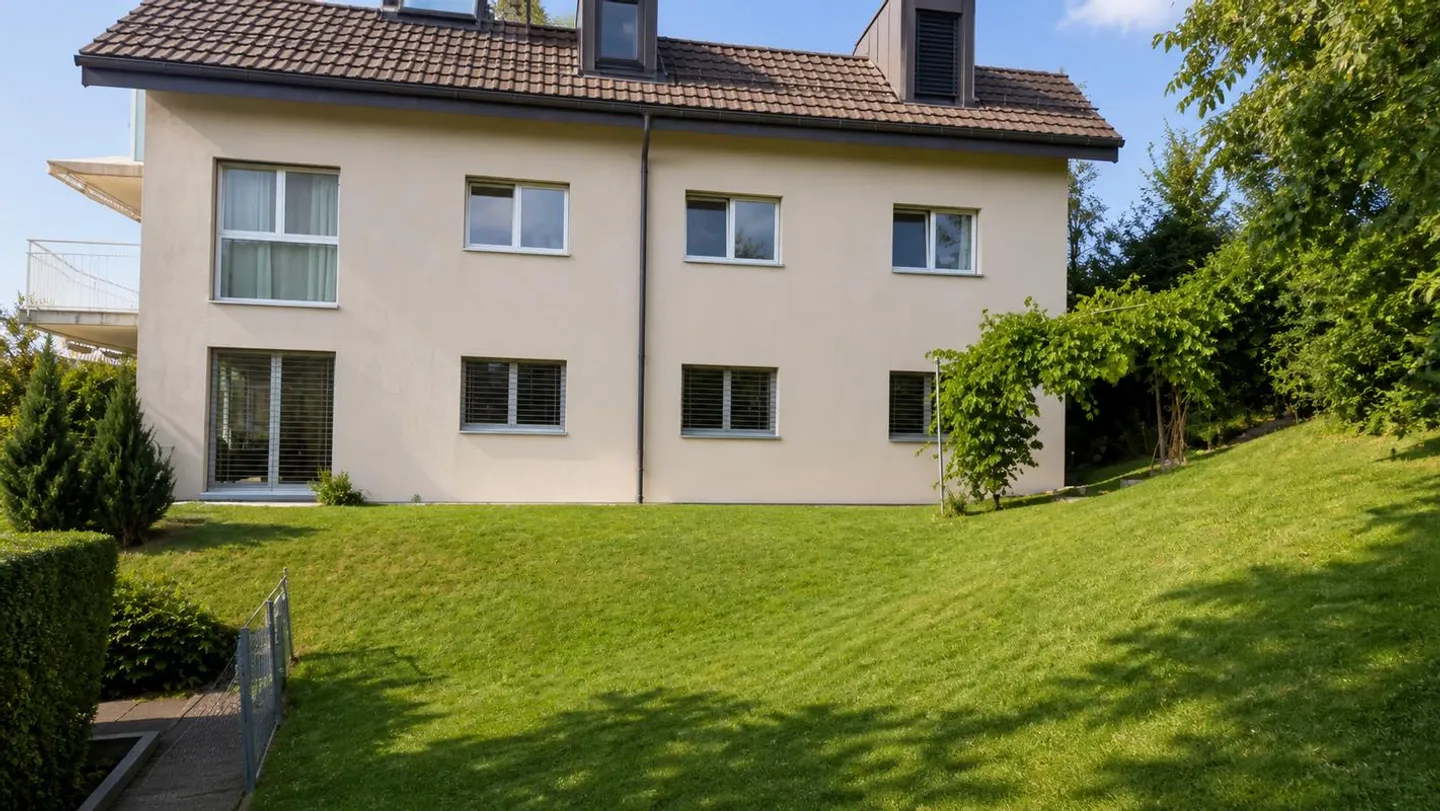 Charmante geräumige 4,5-Zimmer-Wohnung mit Garten - Foto 2 von 6