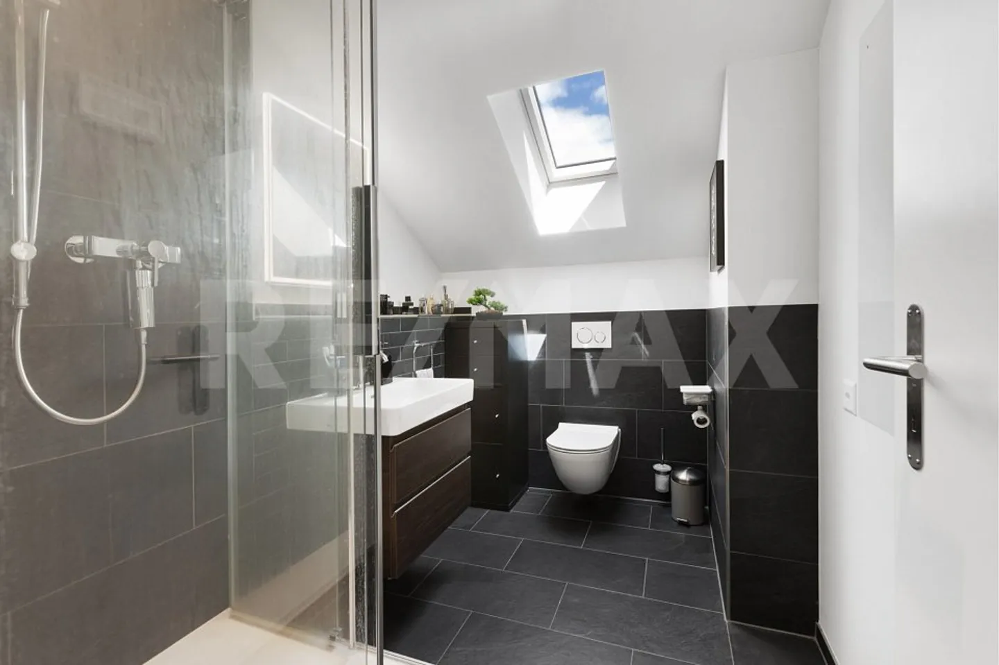 Appartement 4.5 pièces neuf, calme et moderne avec grande terrasse - Photo 11 sur 13