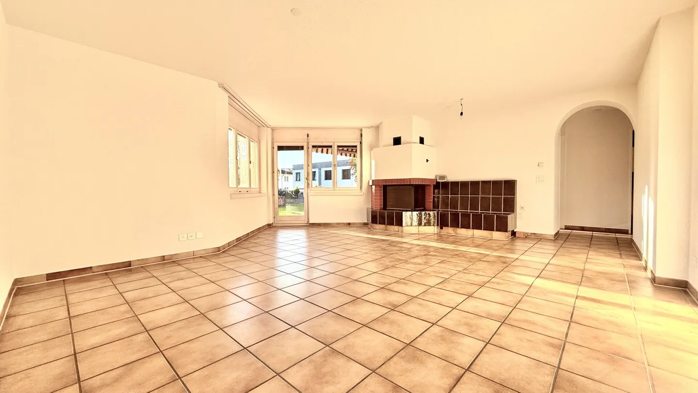 Sunny Ground Floor Apartment with Charm - Photo 4 of 12