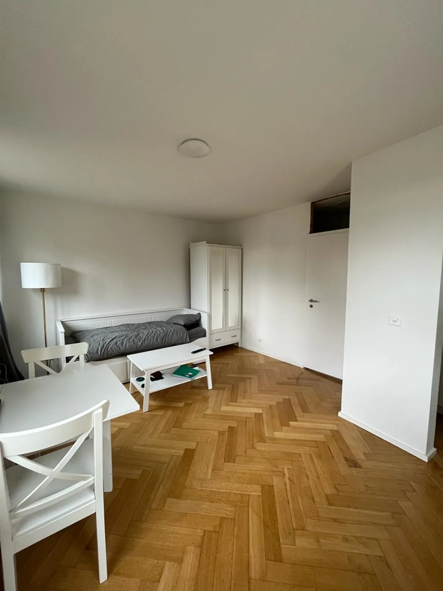 Piccolo appartamento arredato in stile antico nel centro di Kreuzlingen - Foto 5 di 6