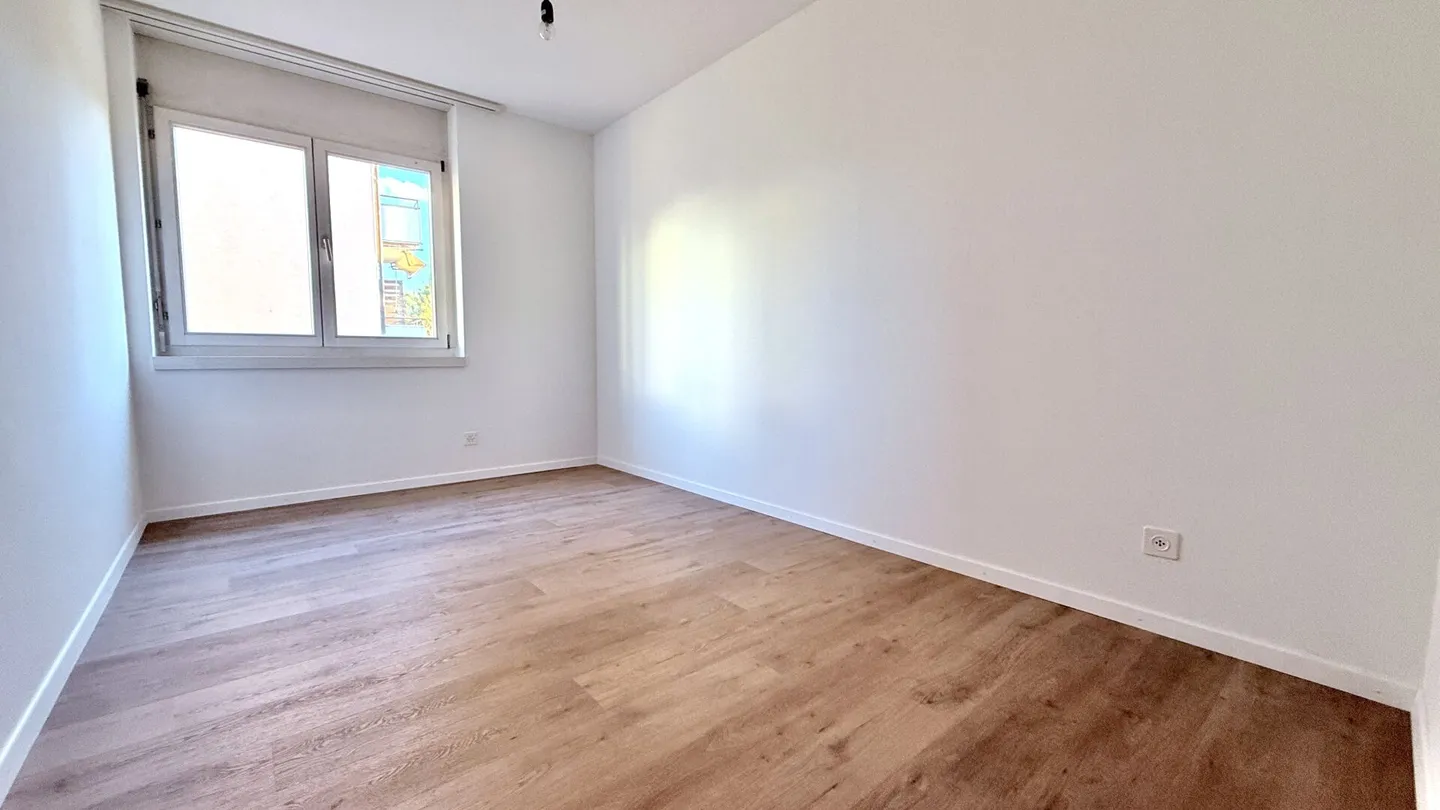 Sunny Ground Floor Apartment with Charm - Photo 7 of 12