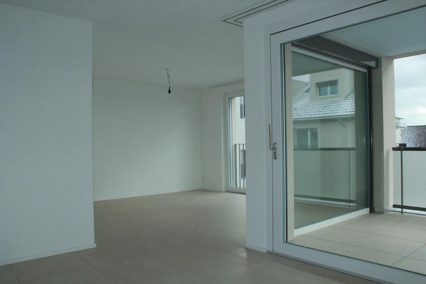 Appartamento confortevole di 4,5 stanze nel centro di Hildisrieden - Foto 2 di 12