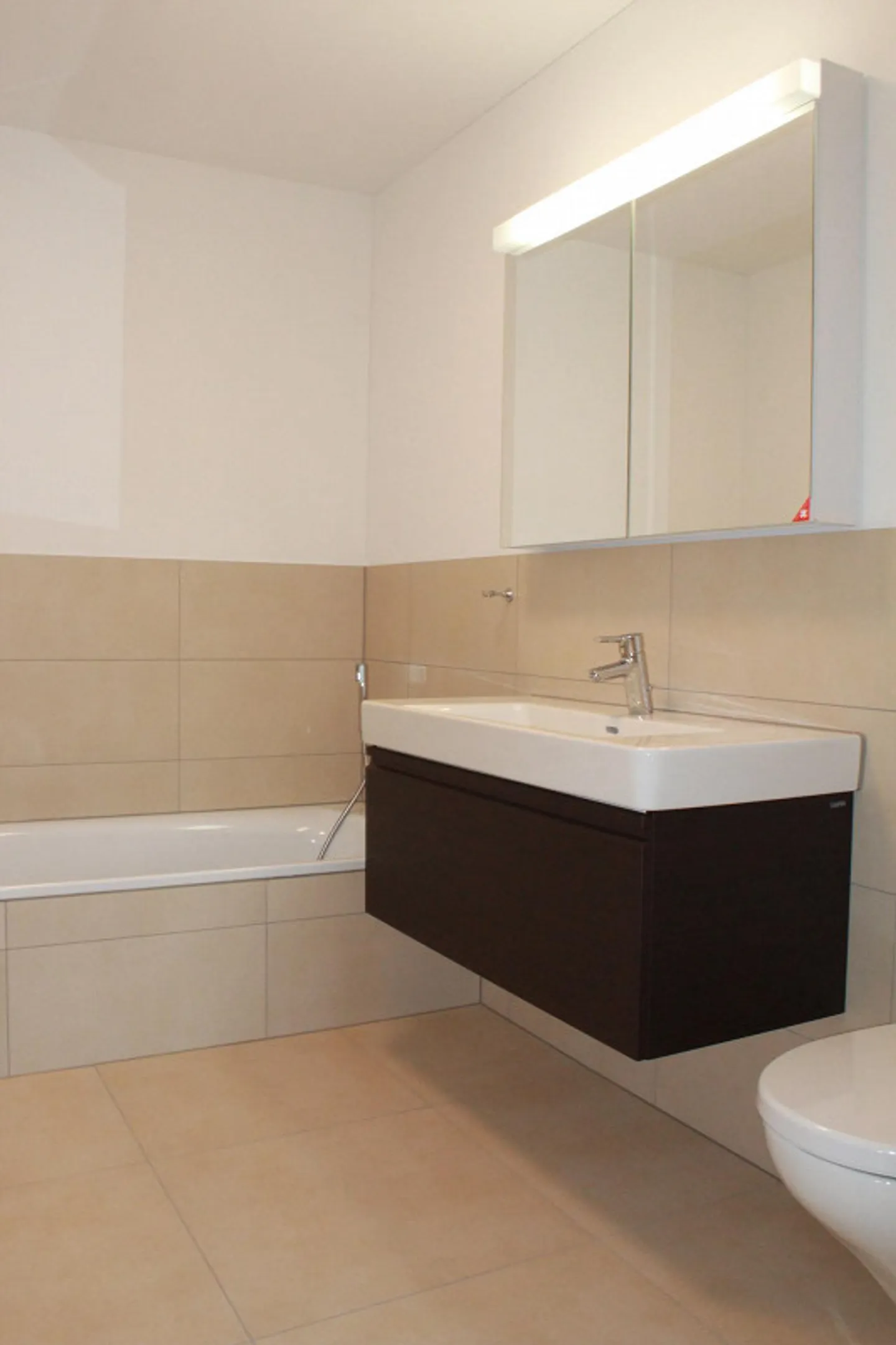Appartamento confortevole di 4,5 stanze nel centro di Hildisrieden - Foto 6 di 12