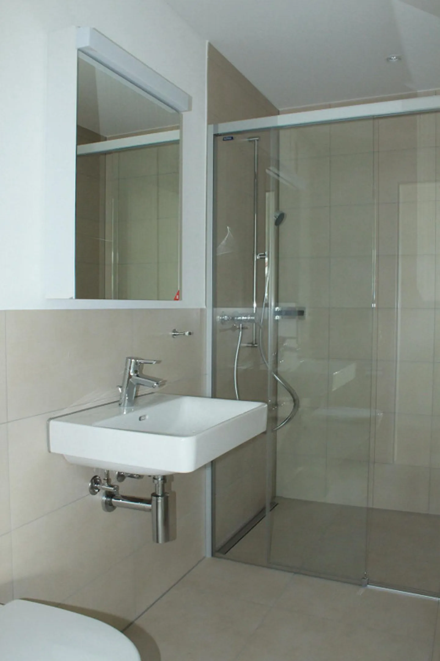 Appartamento confortevole di 4,5 stanze nel centro di Hildisrieden - Foto 7 di 12