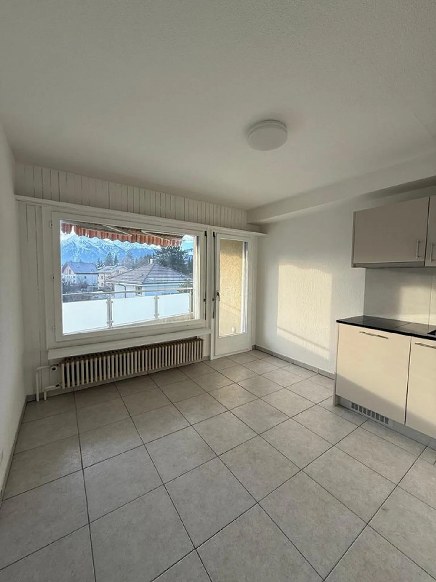 Studio ristrutturato con balcone al 2° piano - Foto 2 di 7