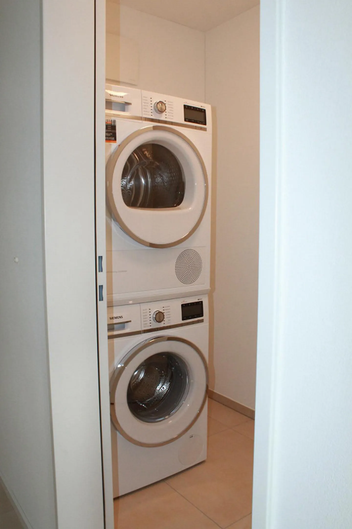Appartamento confortevole di 4,5 stanze nel centro di Hildisrieden - Foto 11 di 12