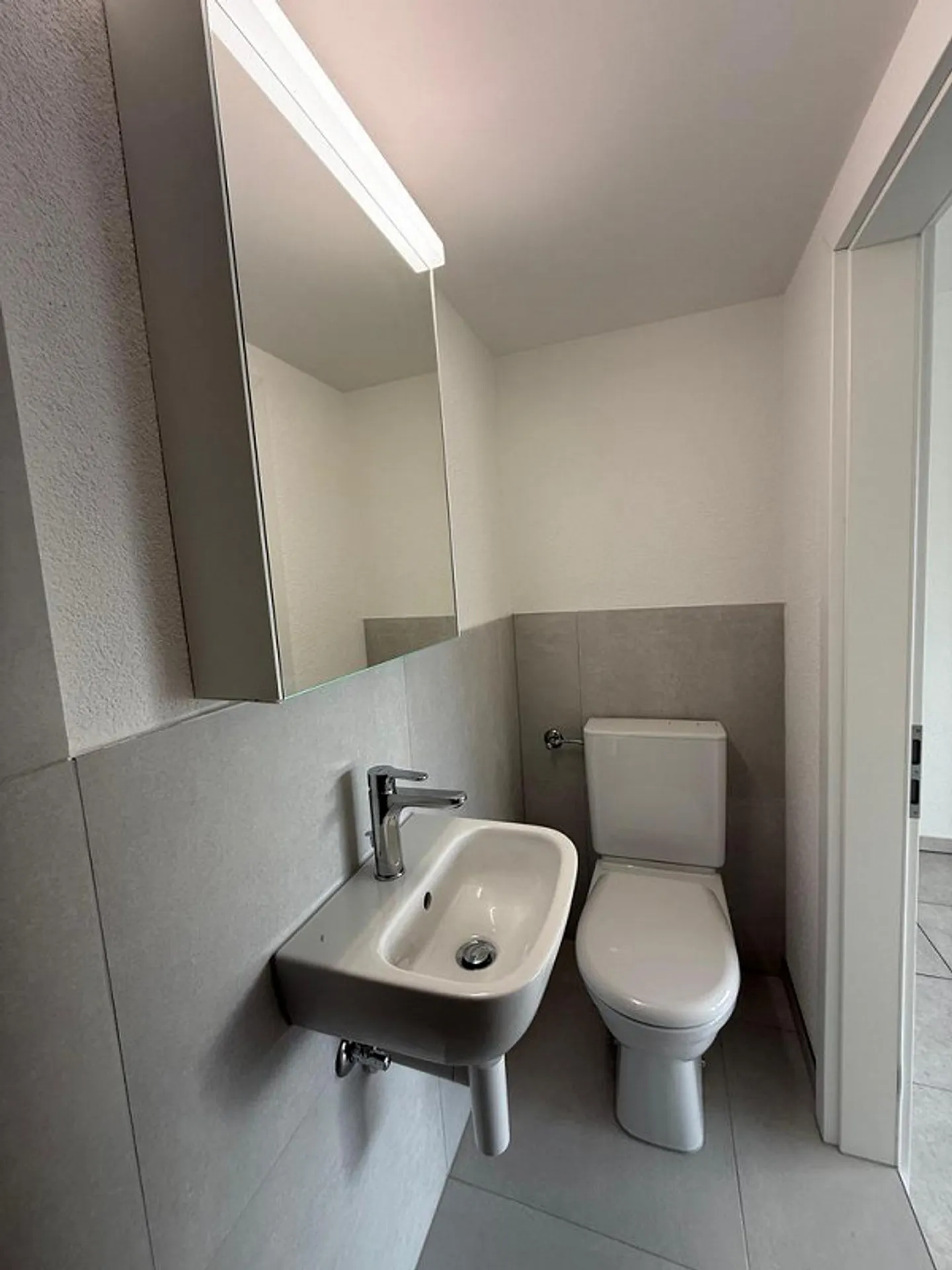 Studio ristrutturato con balcone al 2° piano - Foto 5 di 7