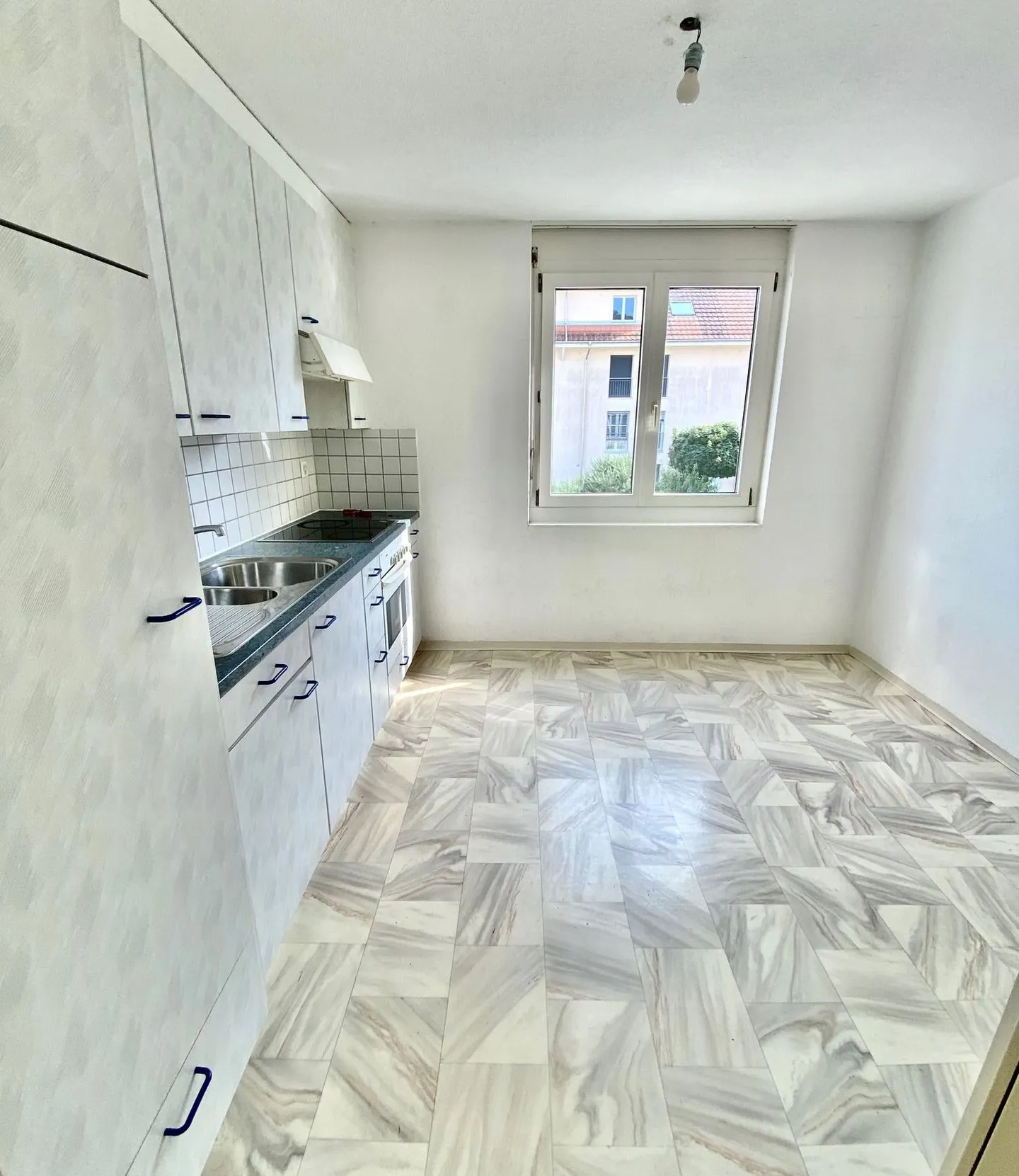 3- ZIMMER WOHNUNG 75M2 1200.-,  1- ZIMMER- WHG  850.-, 6- ZIMMER 150M2 2000.- - Foto 11 von 34