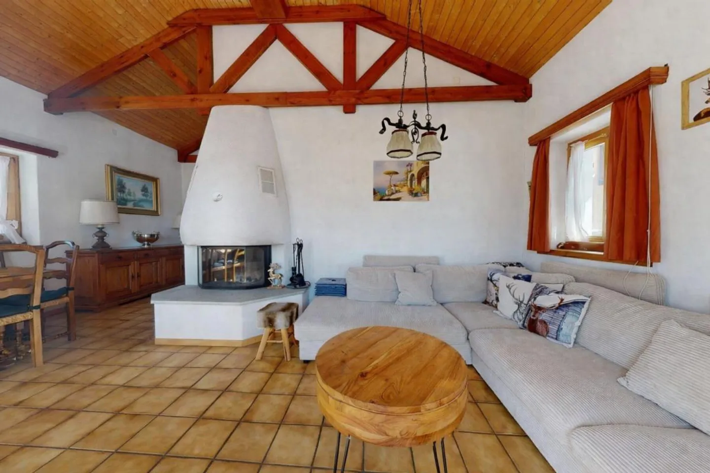 Half House in a Privileged Location - Photo 1 of 12