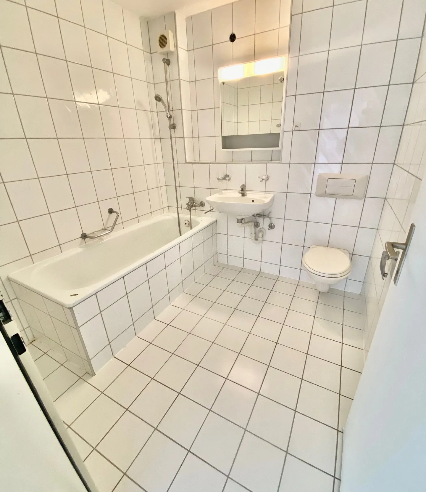 3- ZIMMER WOHNUNG 75M2 1200.-,  1- ZIMMER- WHG  850.-, 6- ZIMMER 150M2 2000.- - Foto 12 von 34