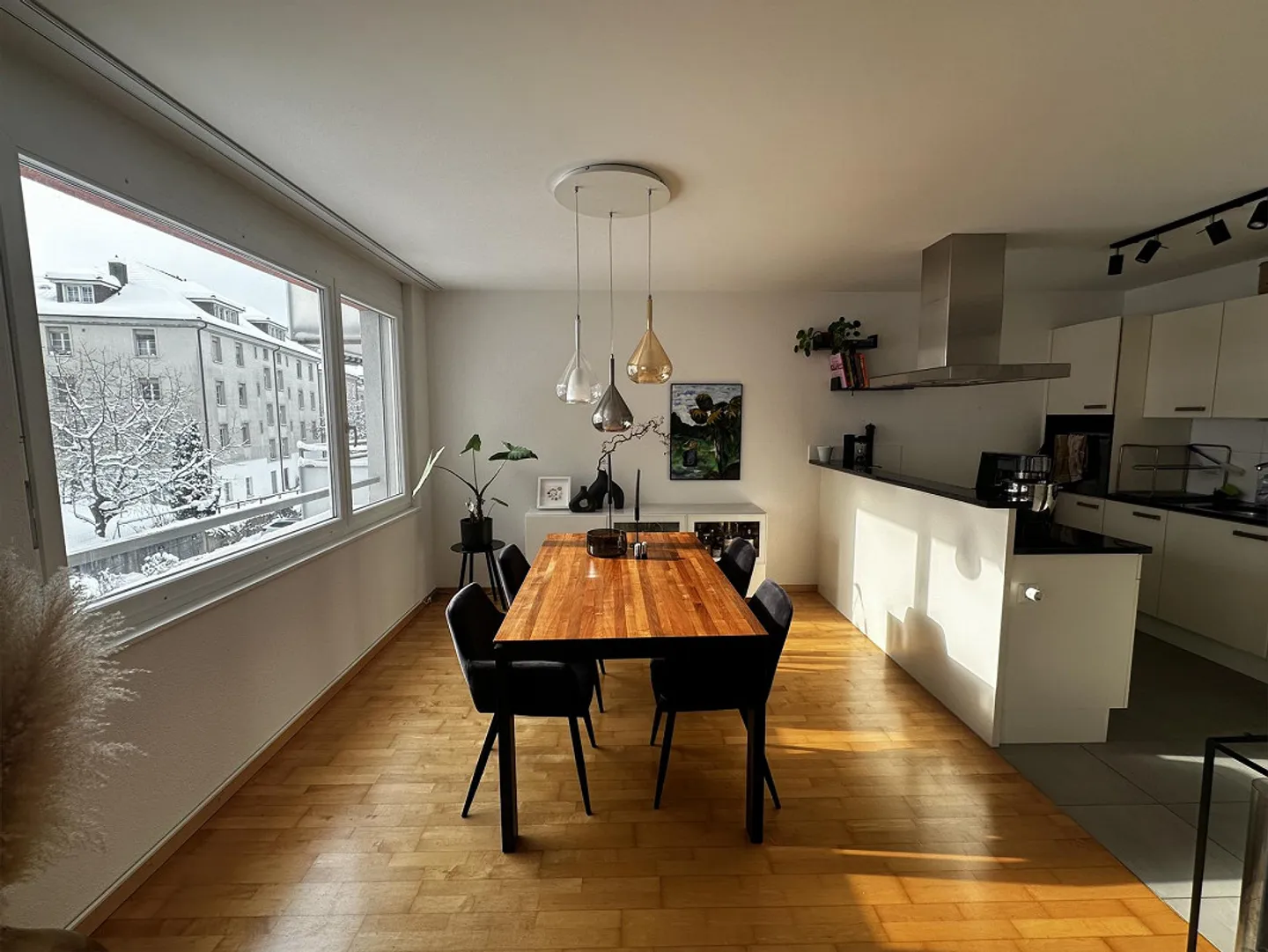 Helle 3.5 Zimmerwohnung in super Lage mit grossem Balkon - Foto 1 von 13