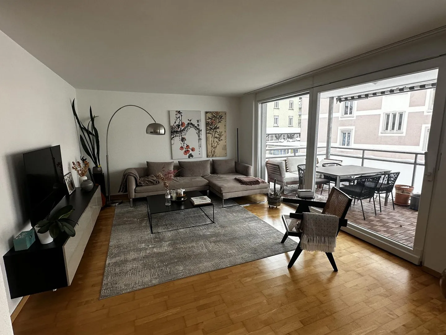 Helle 3.5 Zimmerwohnung in super Lage mit grossem Balkon - Foto 2 von 13