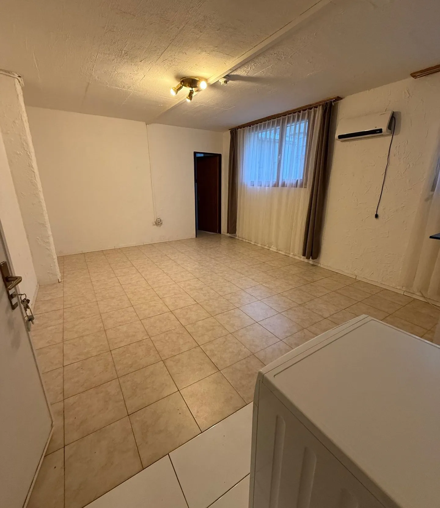 3- ZIMMER WOHNUNG 75M2 1200.-,  1- ZIMMER- WHG  850.-, 6- ZIMMER 150M2 2000.- - Foto 23 von 34