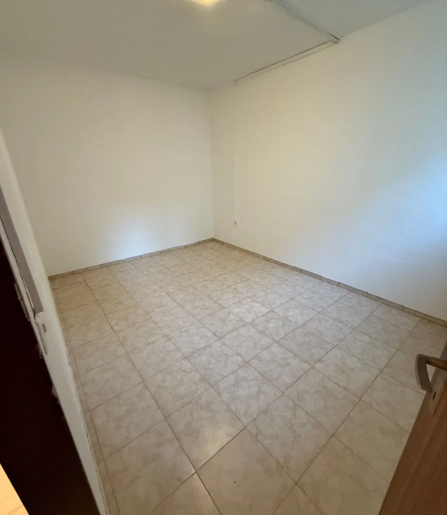 3- ZIMMER WOHNUNG 75M2 1200.-,  1- ZIMMER- WHG  850.-, 6- ZIMMER 150M2 2000.- - Foto 26 von 34