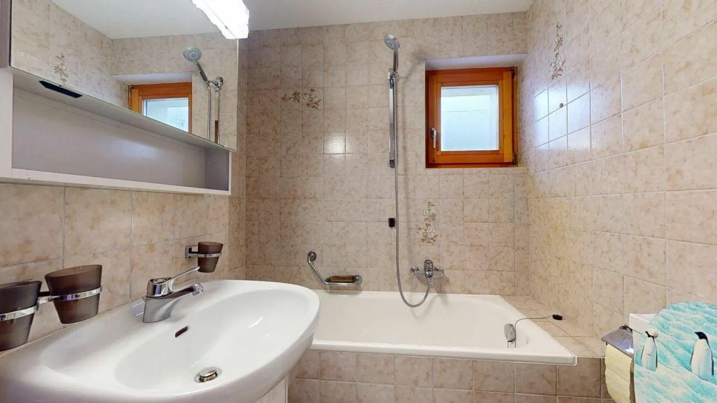 Half House in a Privileged Location - Photo 9 of 12