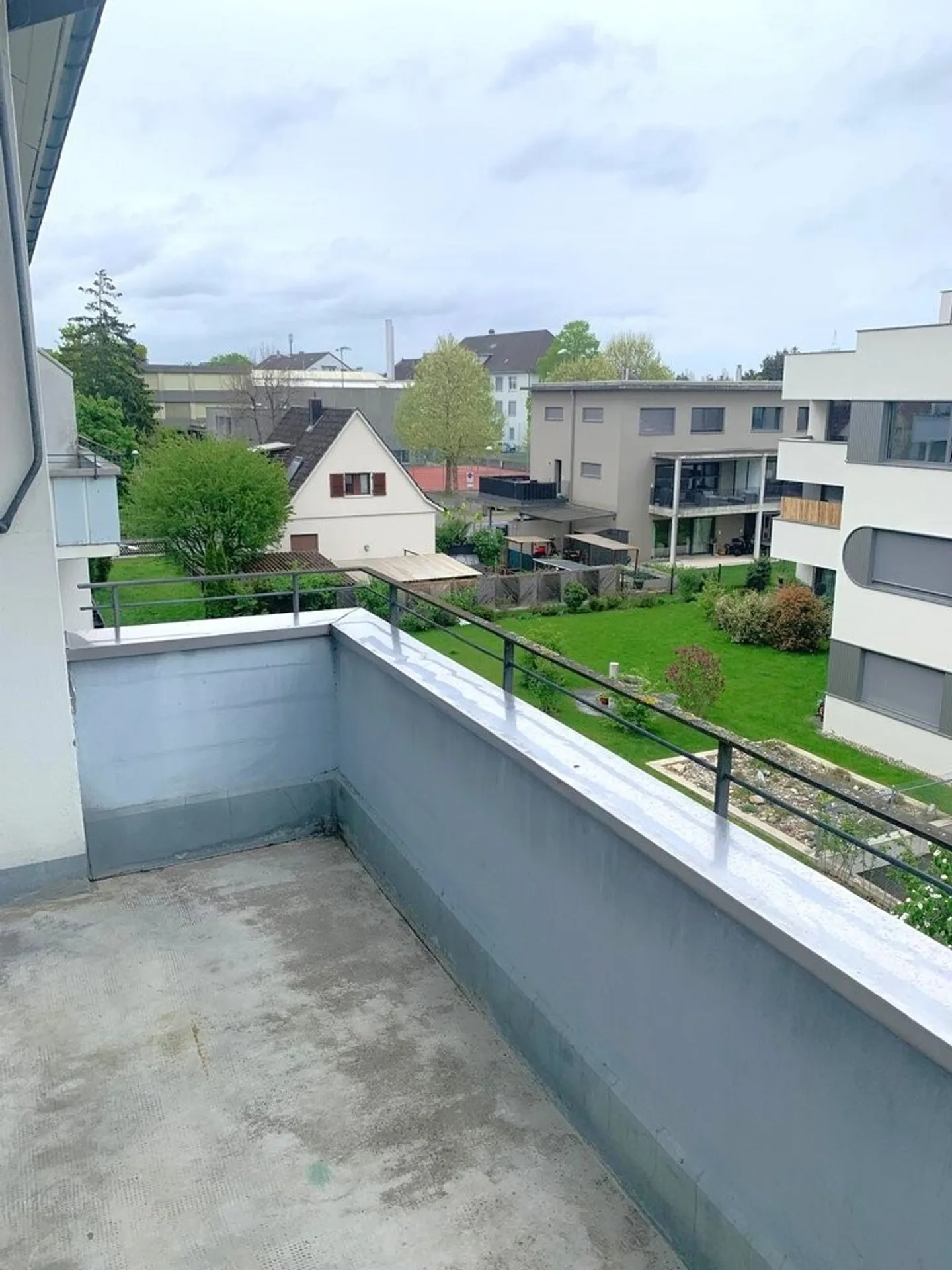 Bellissimo appartamento di 3,5 stanze appena ristrutturato con due balconi - Foto 6 di 10